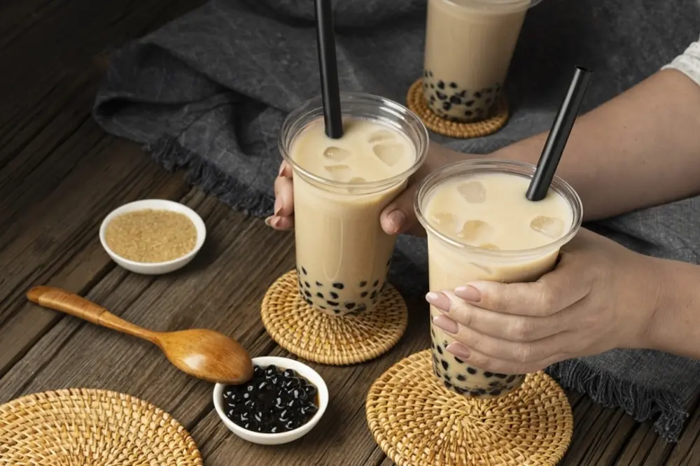 Trà sữa, đồ ăn vặt và món “hot trend” là lựa chọn ẩm thực thường ngày của nhiều bạn trẻ