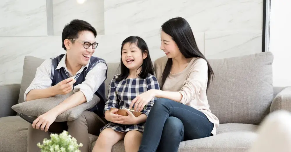 Giao tiếp với trẻ em đòi hỏi sự nhẹ nhàng, kiên nhẫn và ngôn ngữ đơn giản, dễ hiểu