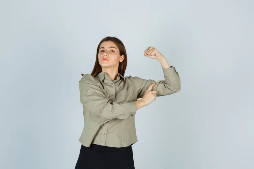 So sánh và phân biệt sự khác nhau giữa tự tin, tự ti và kiêu ngạo trong hành vi và thái độ con người