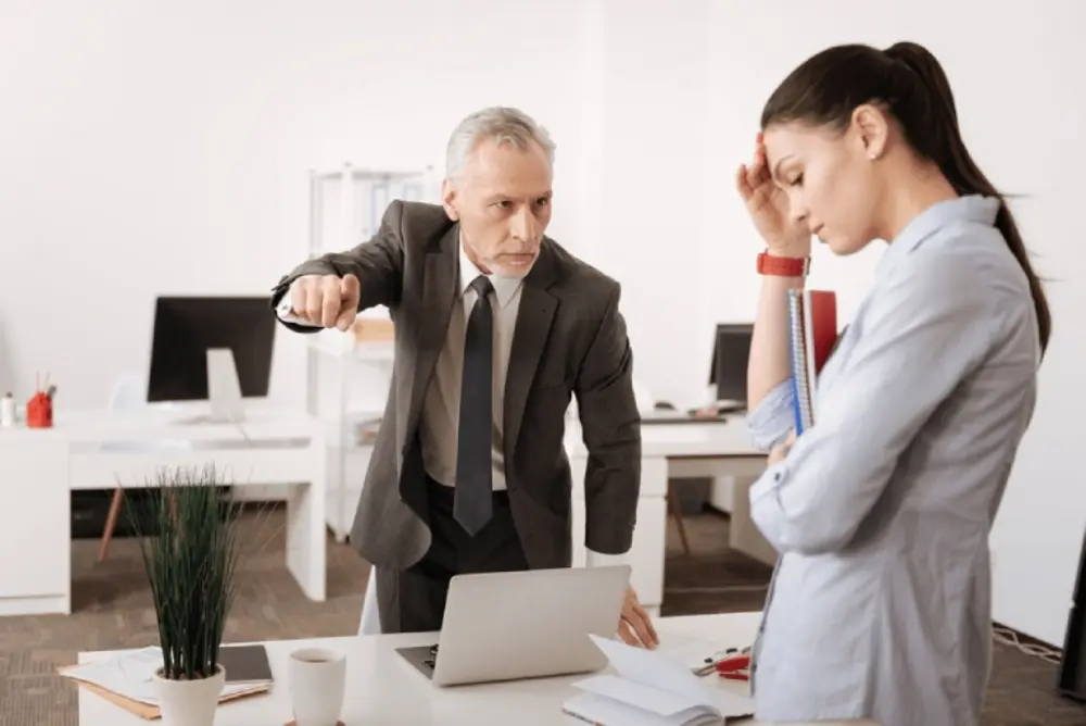 Áp lực về công việc rất dễ khiến bạn bị bùng nổ cảm xúc
