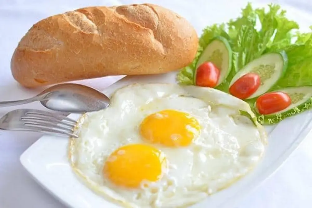 Bánh mì là một món ăn sáng dân dã và tiết kiệm