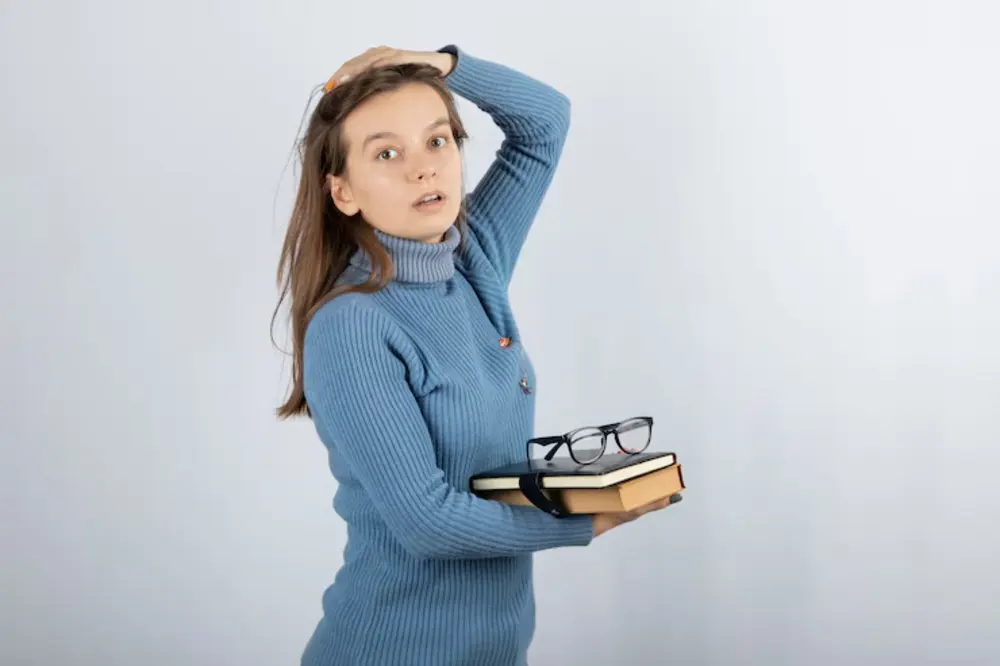 2 cuốn sách nhấn mạnh sự giao thoa giữa các phương pháp tư duy ngược và tư duy mở để phát triển giải pháp sáng tạo