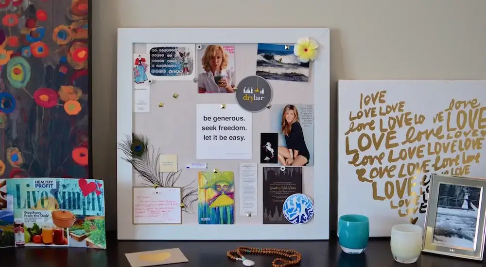 Vision board đặt ở nơi dễ thấy giúp bạn giữ vững động lực mỗi ngày